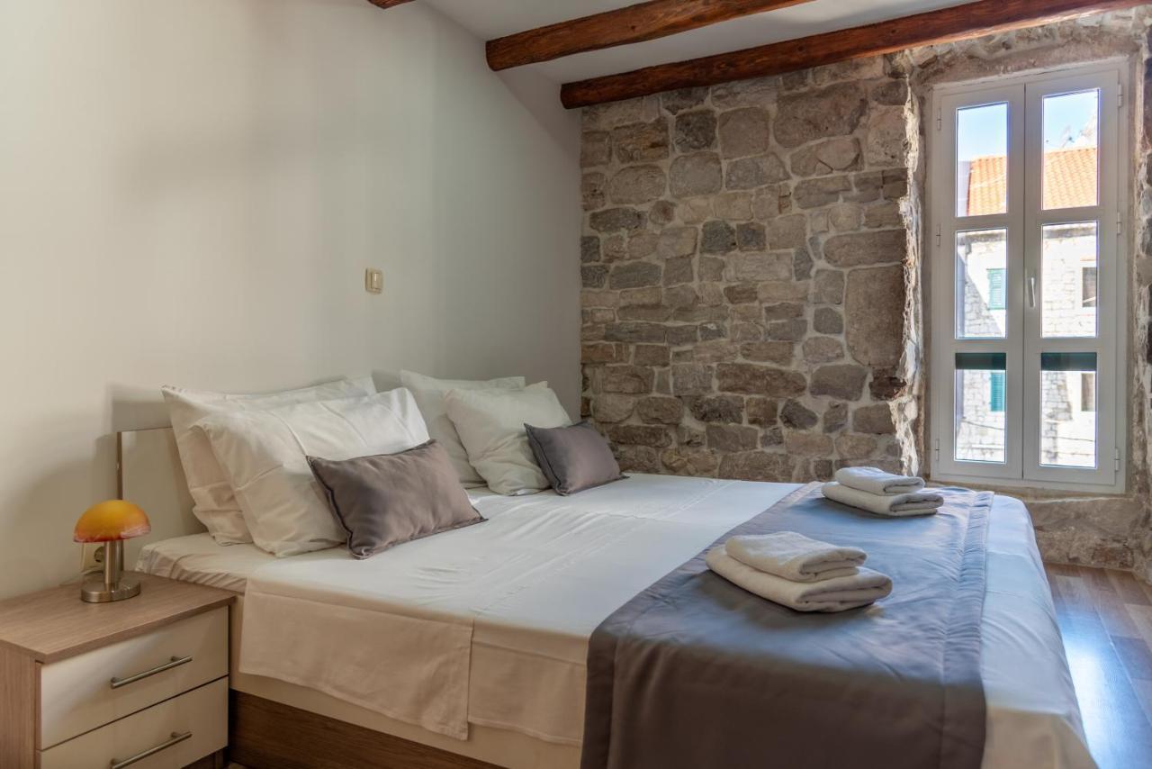 سبليت Camenno Apartments-The Heart Of Diocletian'S Palace-Open All Winter! المظهر الخارجي الصورة