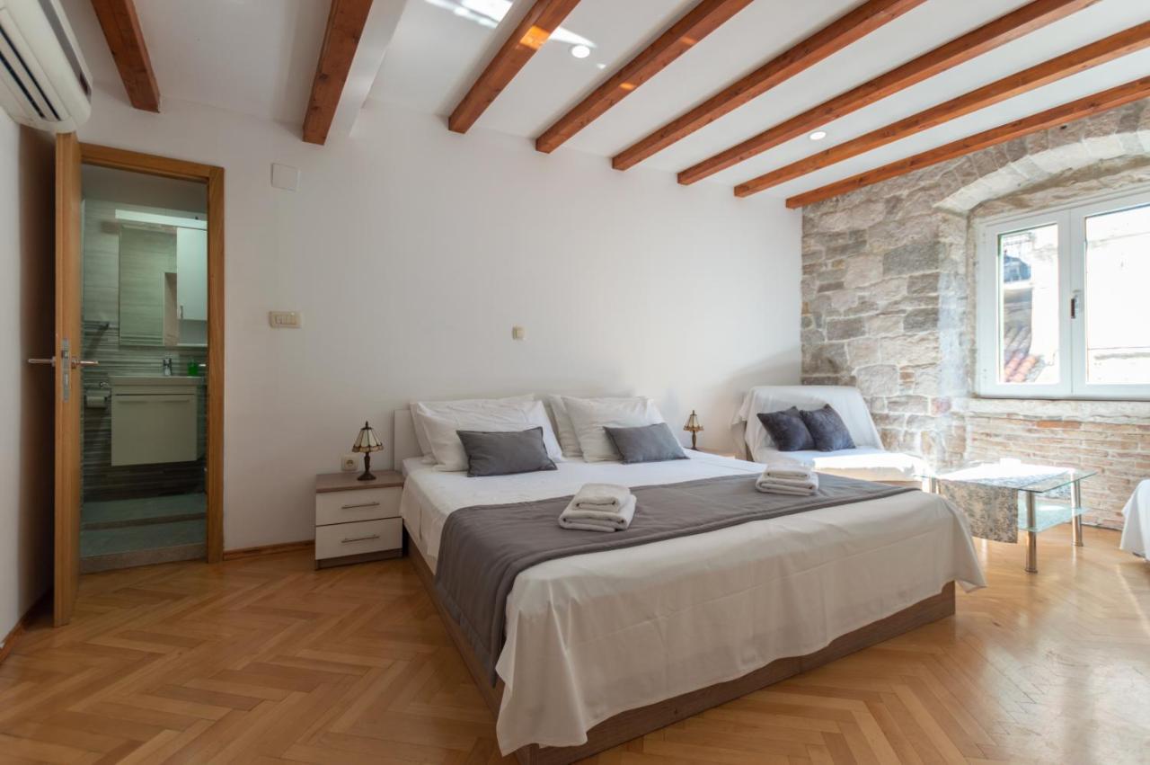 سبليت Camenno Apartments-The Heart Of Diocletian'S Palace-Open All Winter! المظهر الخارجي الصورة