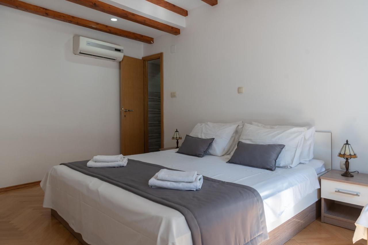 سبليت Camenno Apartments-The Heart Of Diocletian'S Palace-Open All Winter! المظهر الخارجي الصورة