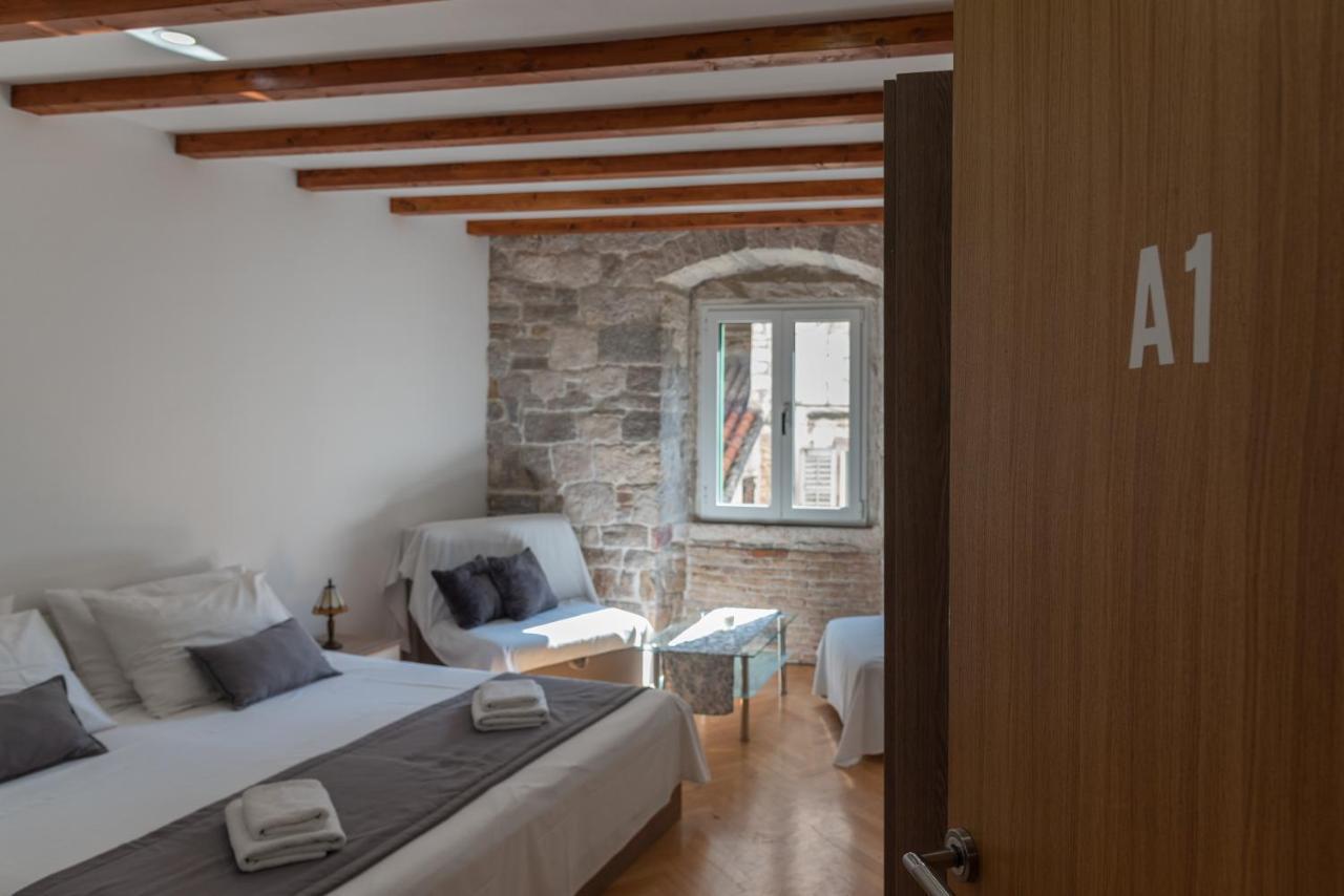 سبليت Camenno Apartments-The Heart Of Diocletian'S Palace-Open All Winter! المظهر الخارجي الصورة