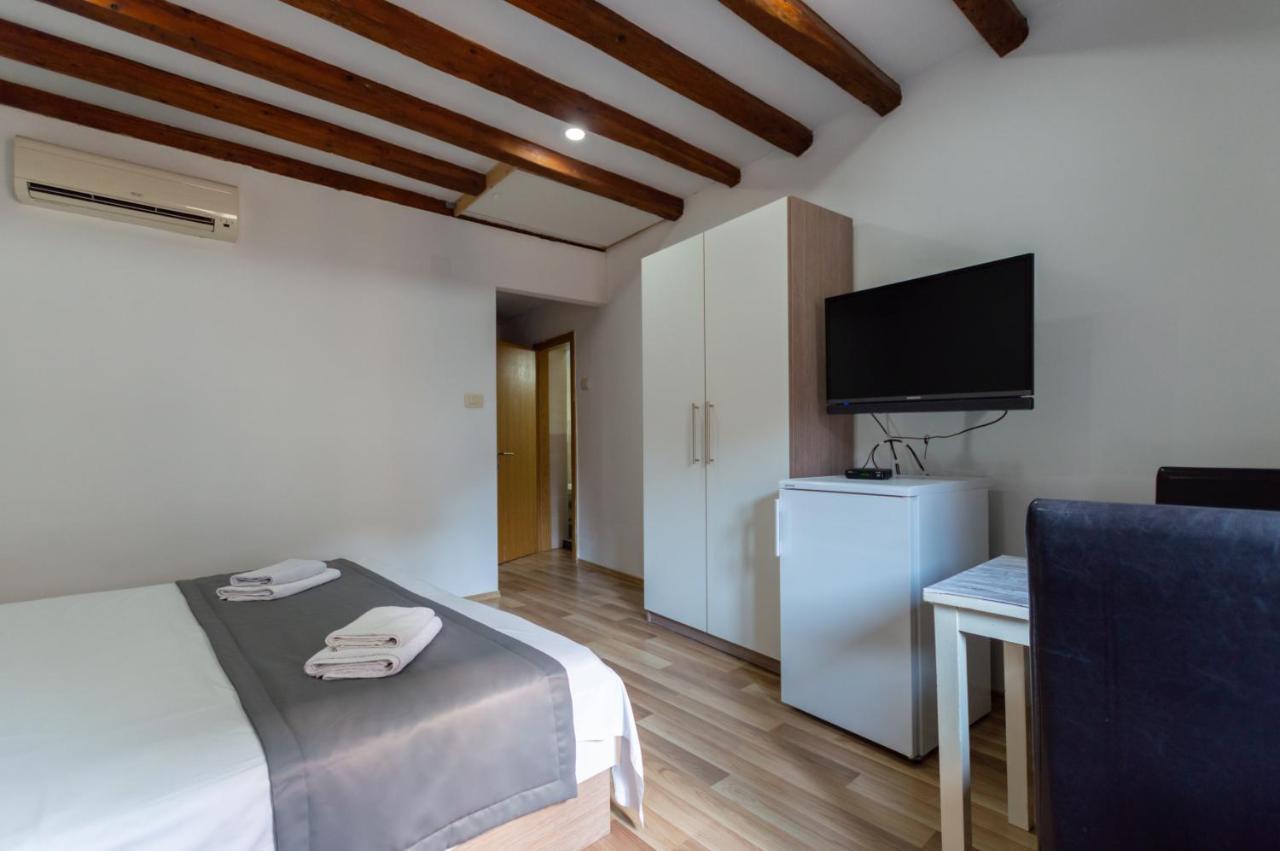 سبليت Camenno Apartments-The Heart Of Diocletian'S Palace-Open All Winter! المظهر الخارجي الصورة