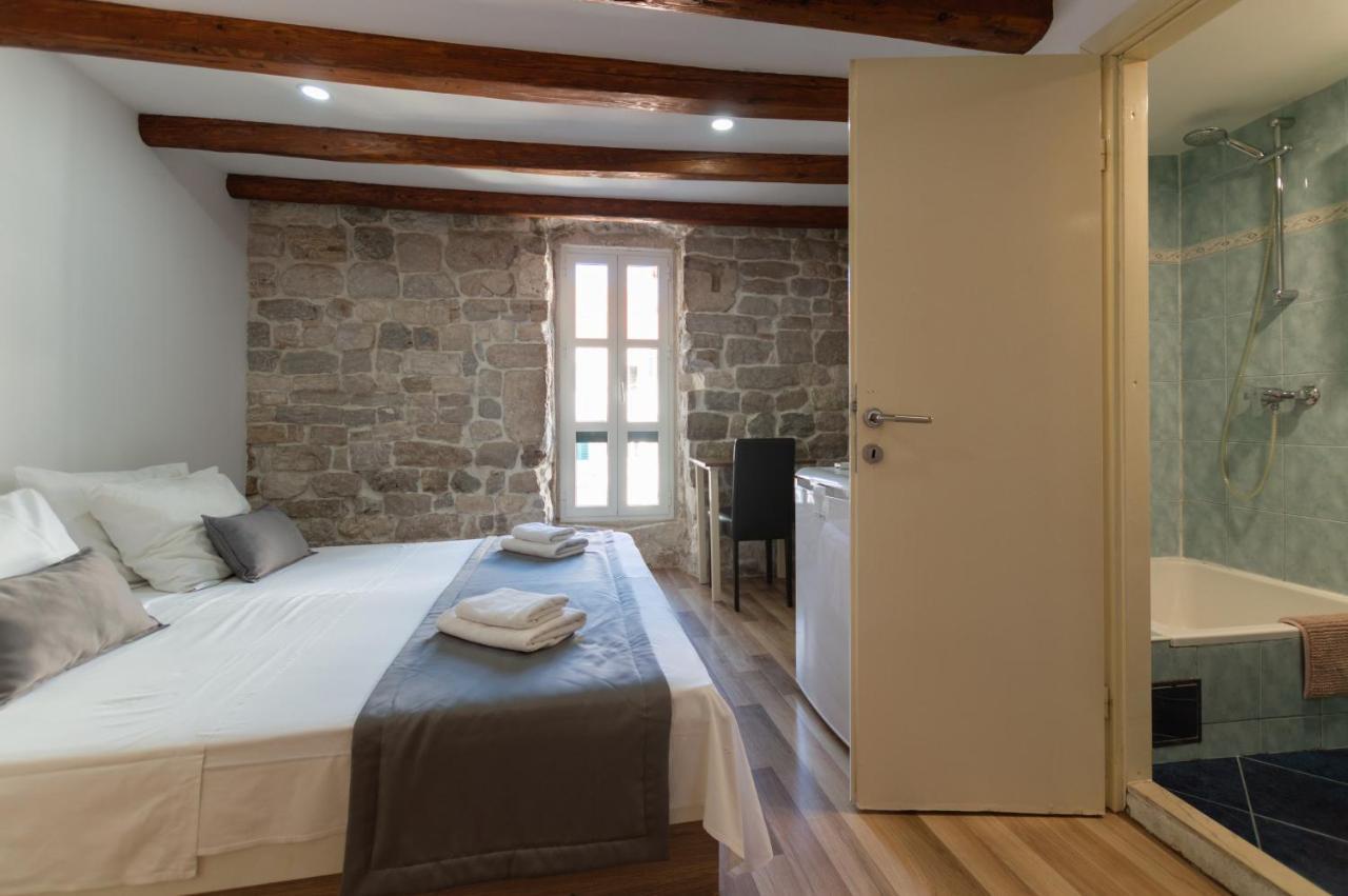 سبليت Camenno Apartments-The Heart Of Diocletian'S Palace-Open All Winter! المظهر الخارجي الصورة