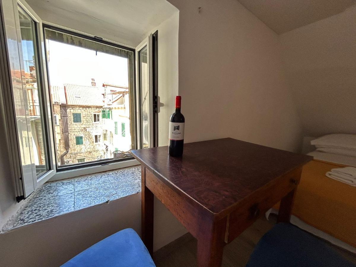 سبليت Camenno Apartments-The Heart Of Diocletian'S Palace-Open All Winter! المظهر الخارجي الصورة